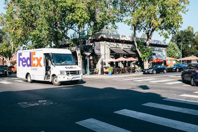 跨境省钱密码：当FedEx附加费上涨时，高折扣账号才是硬道理！